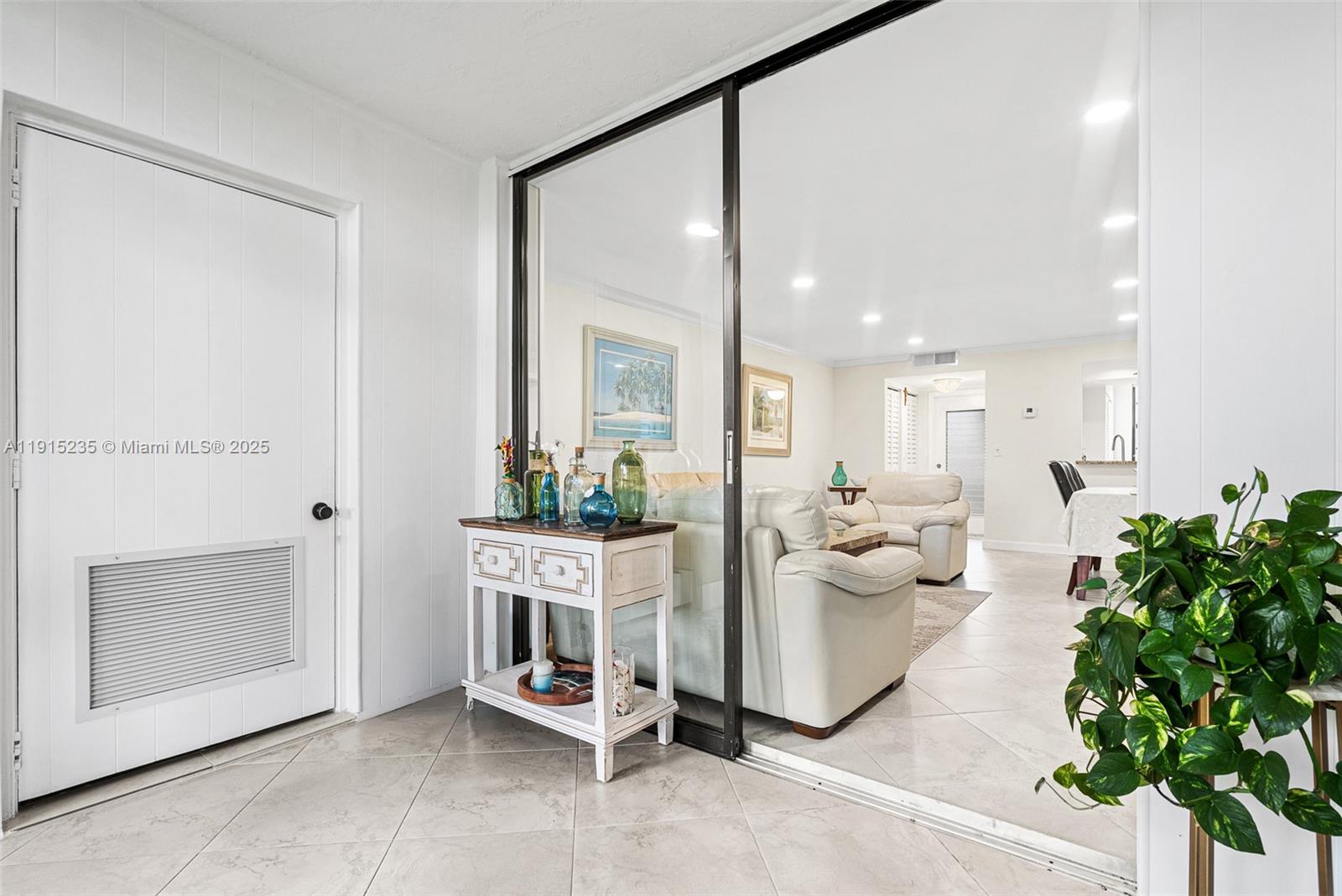 41 OF PALM SPRINGS 3 COND - Residential