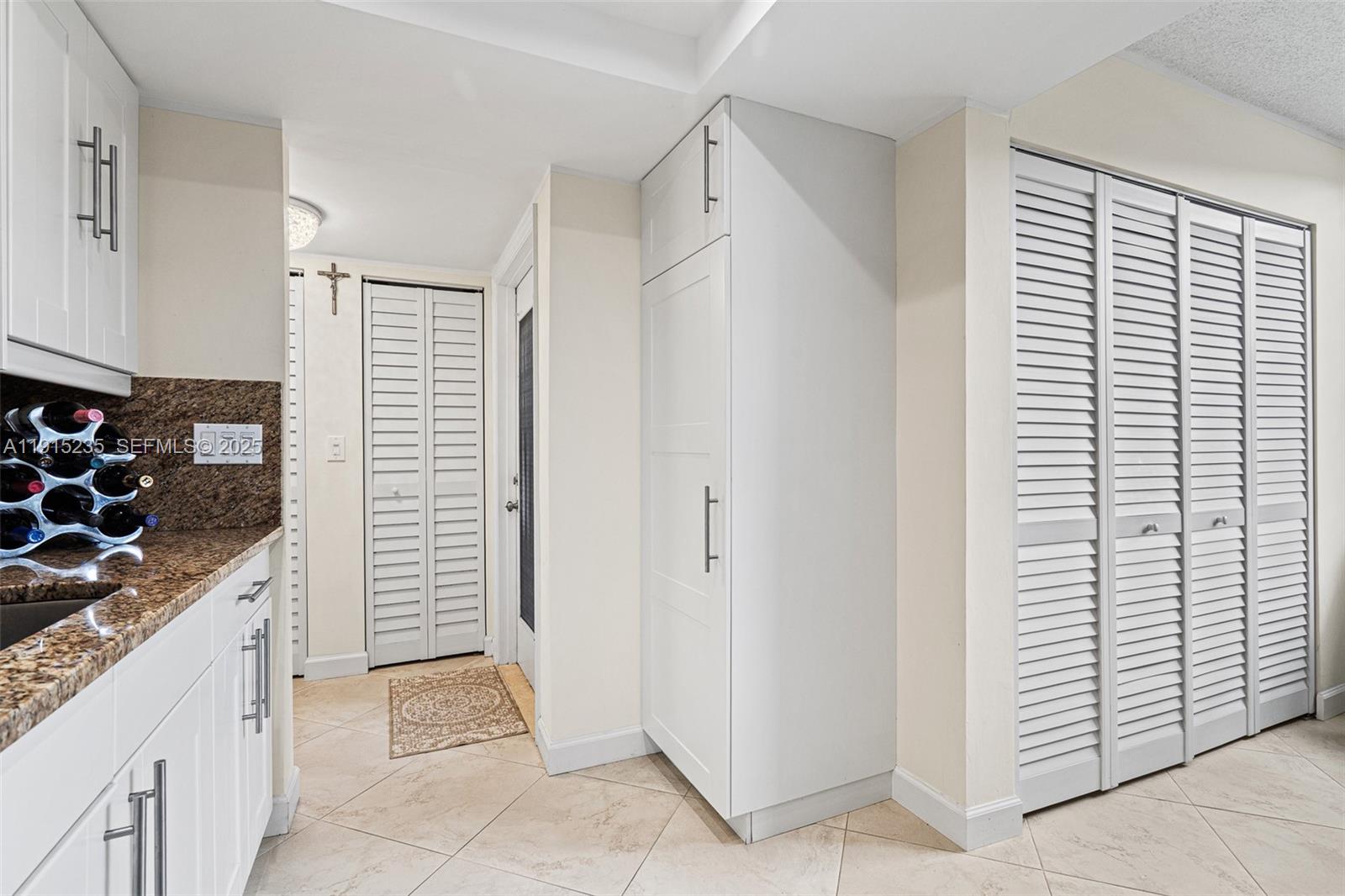 41 OF PALM SPRINGS 3 COND - Residential