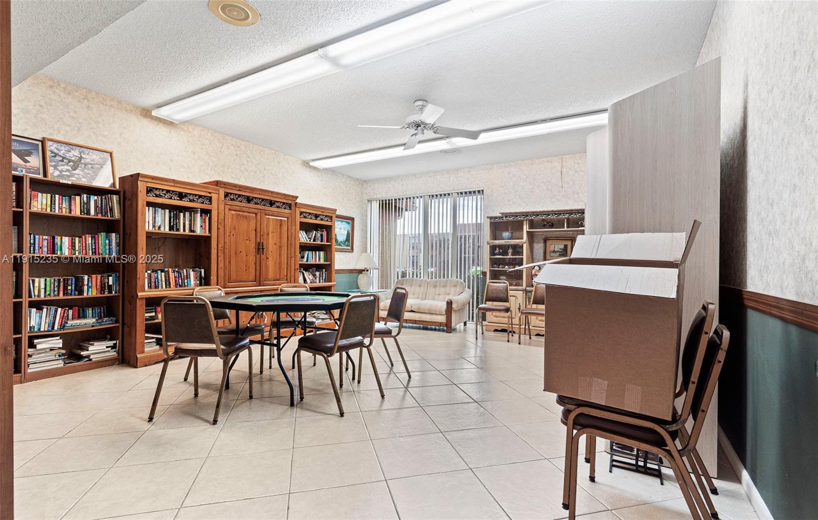 41 OF PALM SPRINGS 3 COND - Residential