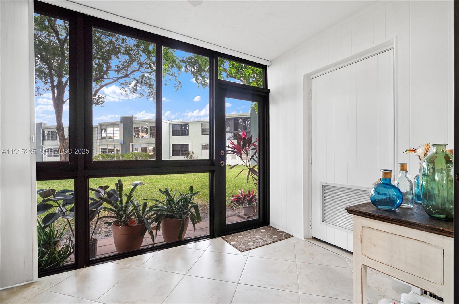 41 OF PALM SPRINGS 3 COND - Residential