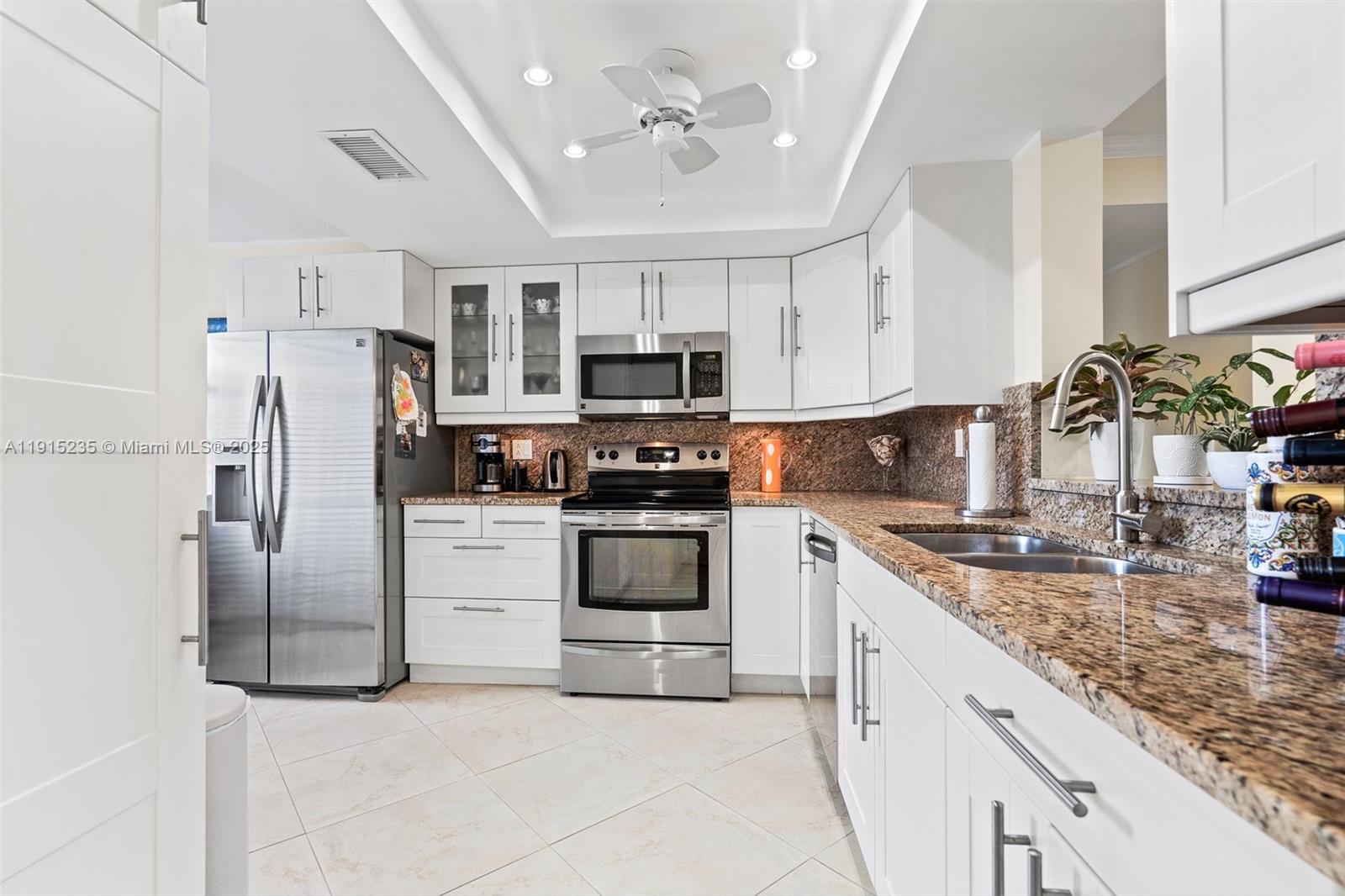 41 OF PALM SPRINGS 3 COND - Residential