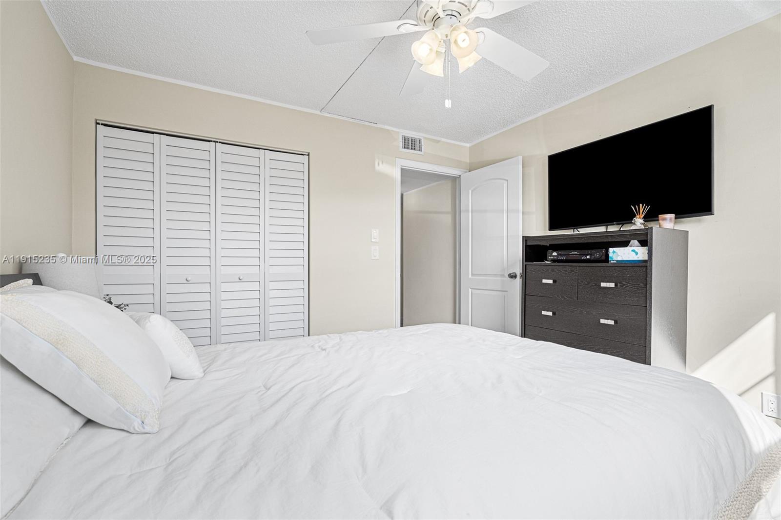 41 OF PALM SPRINGS 3 COND - Residential