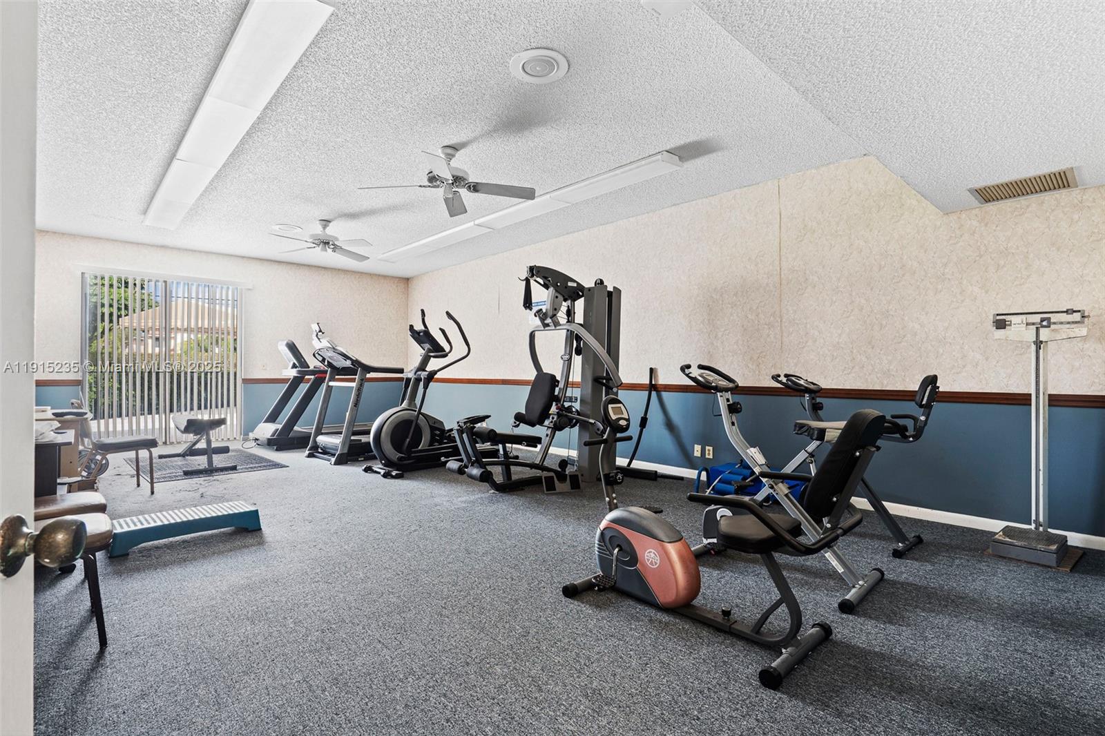 41 OF PALM SPRINGS 3 COND - Residential