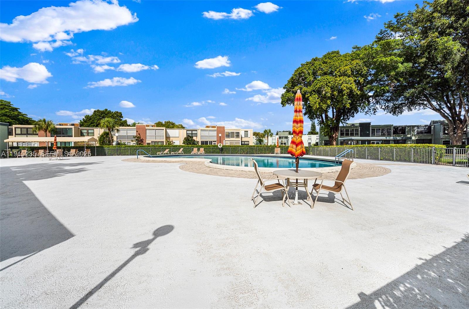 41 OF PALM SPRINGS 3 COND - Residential