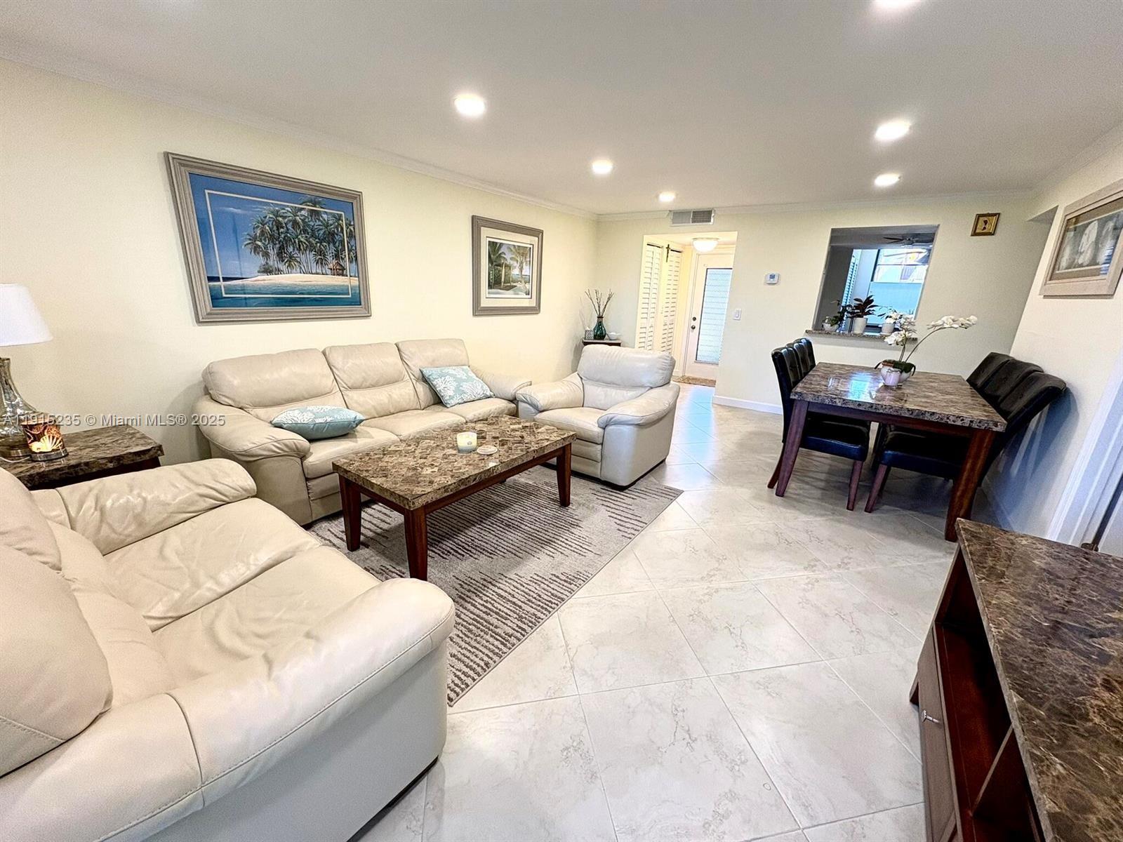 41 OF PALM SPRINGS 3 COND - Residential