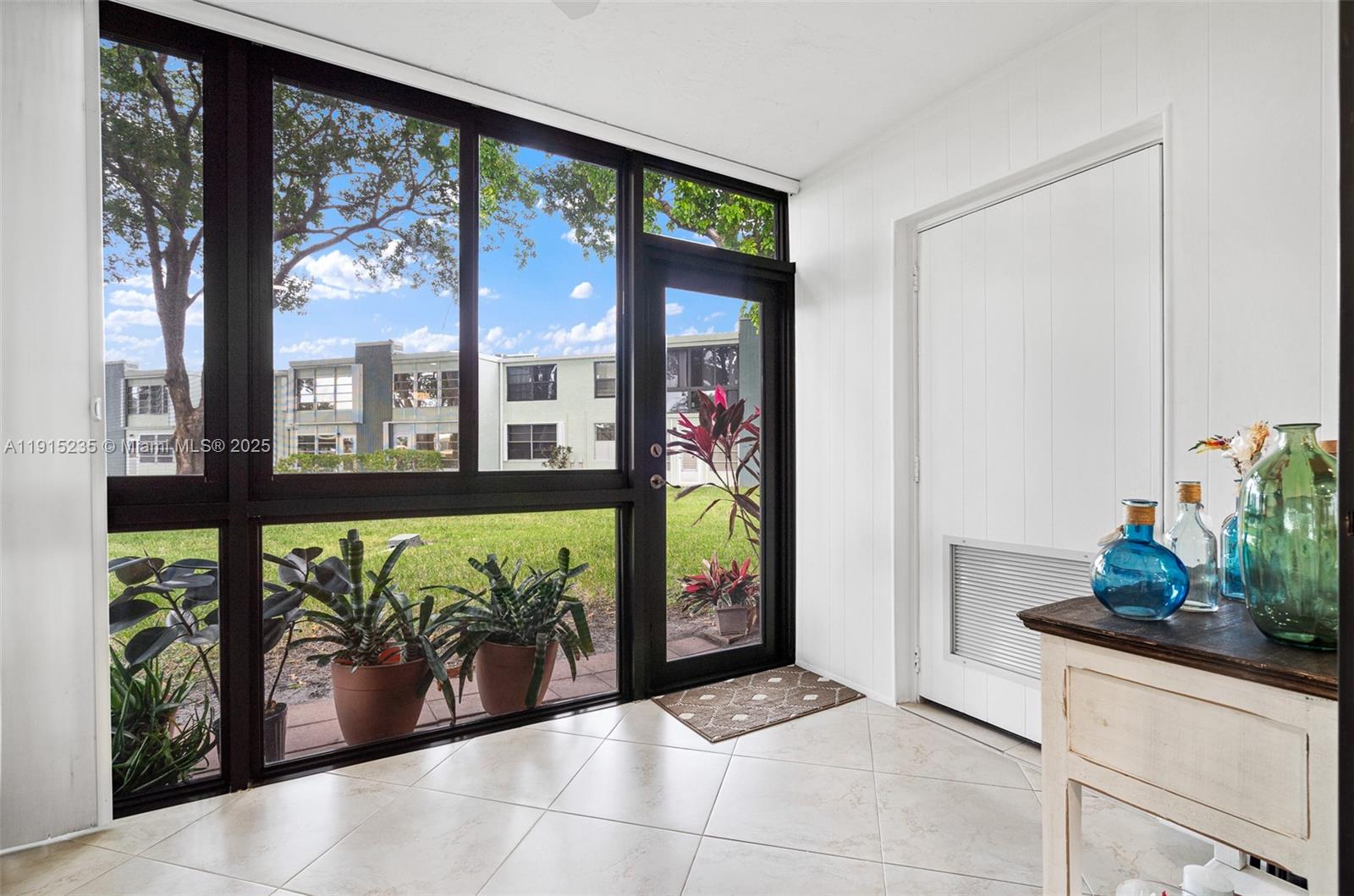 41 OF PALM SPRINGS 3 COND - Residential