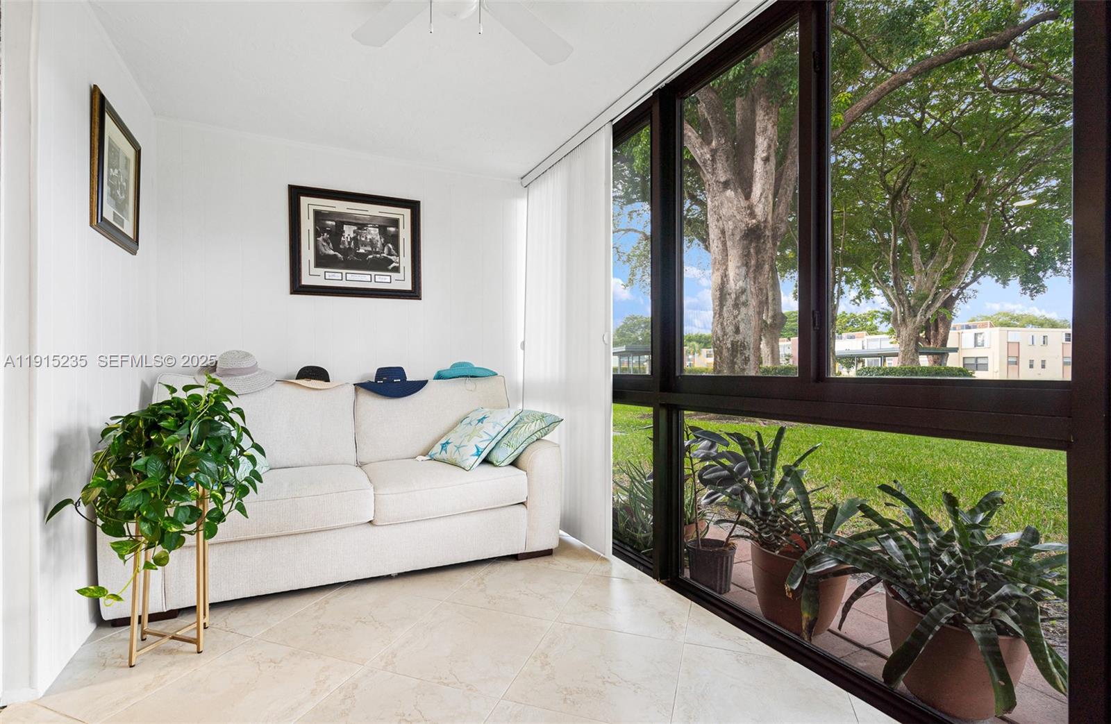 41 OF PALM SPRINGS 3 COND - Residential