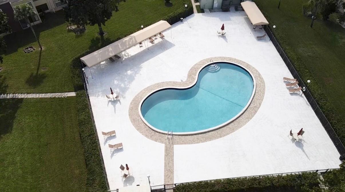 41 OF PALM SPRINGS 3 COND - Residential