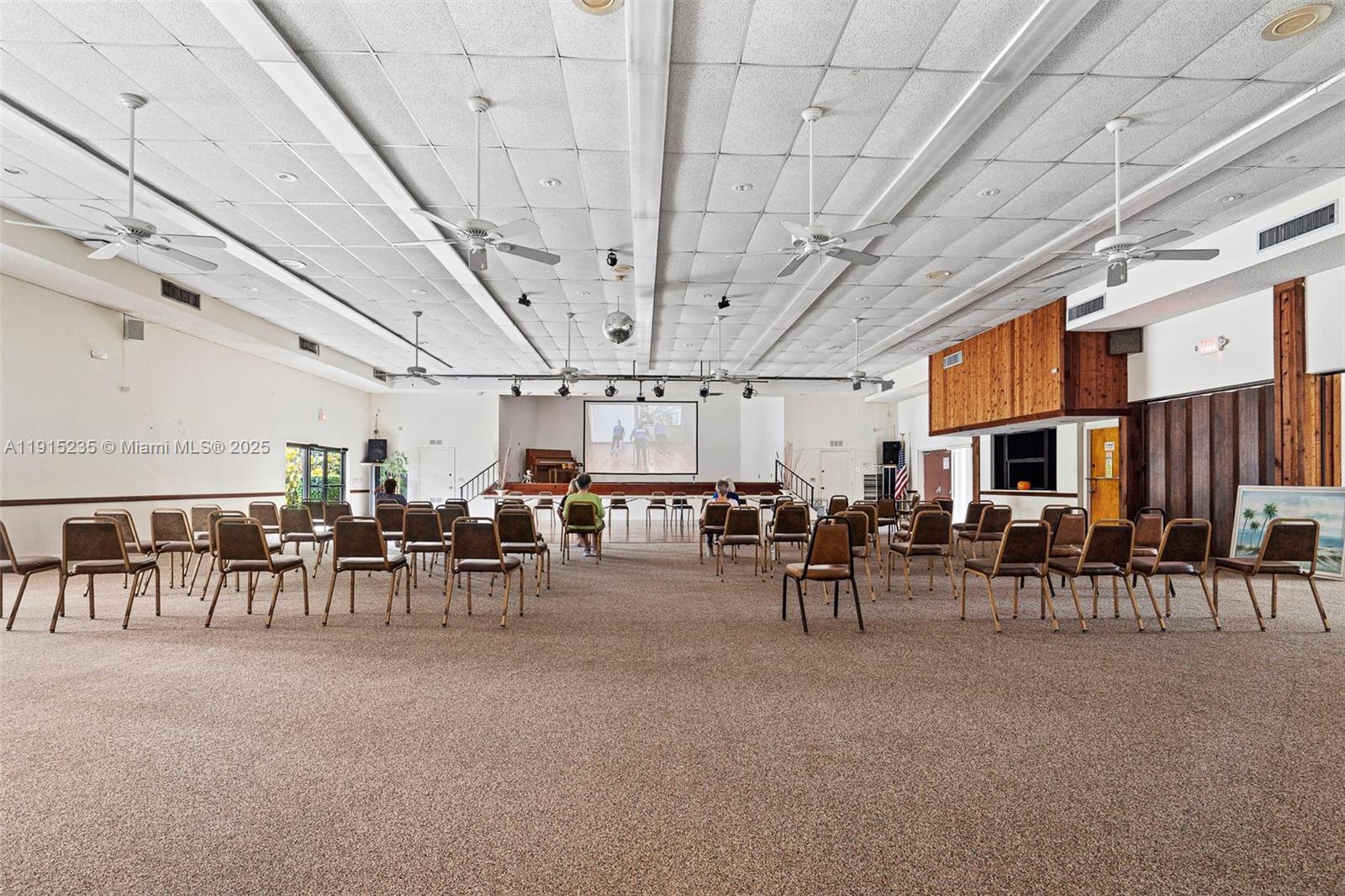 41 OF PALM SPRINGS 3 COND - Residential