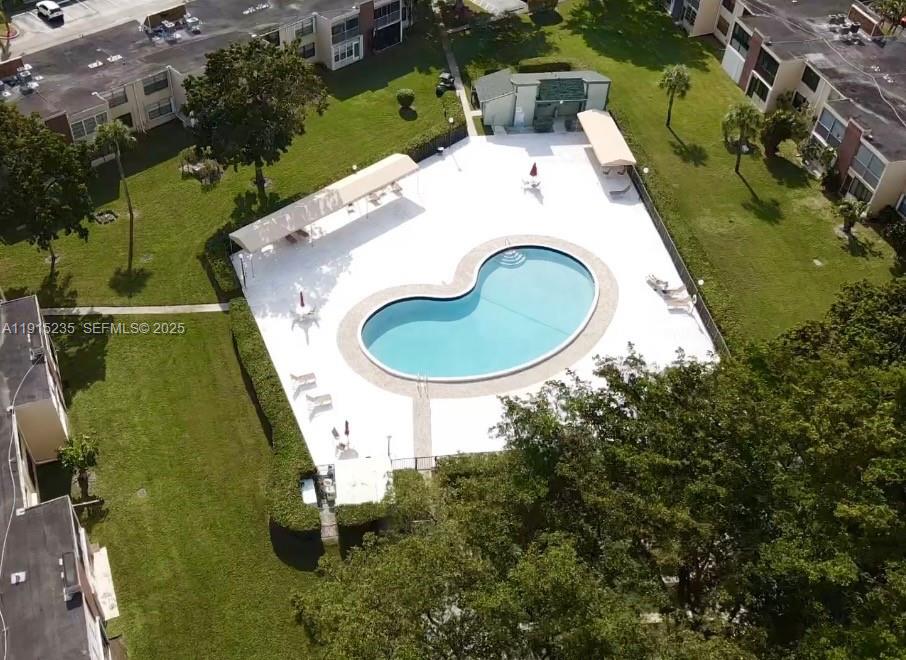 41 OF PALM SPRINGS 3 COND - Residential