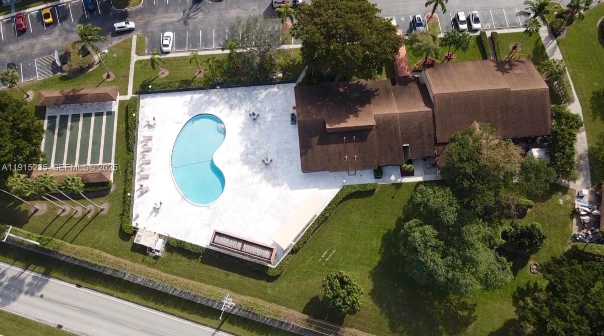 41 OF PALM SPRINGS 3 COND - Residential