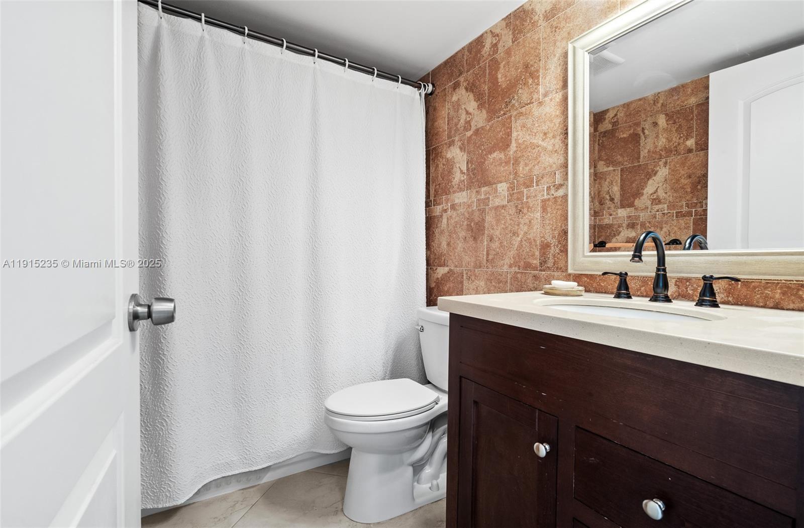 41 OF PALM SPRINGS 3 COND - Residential