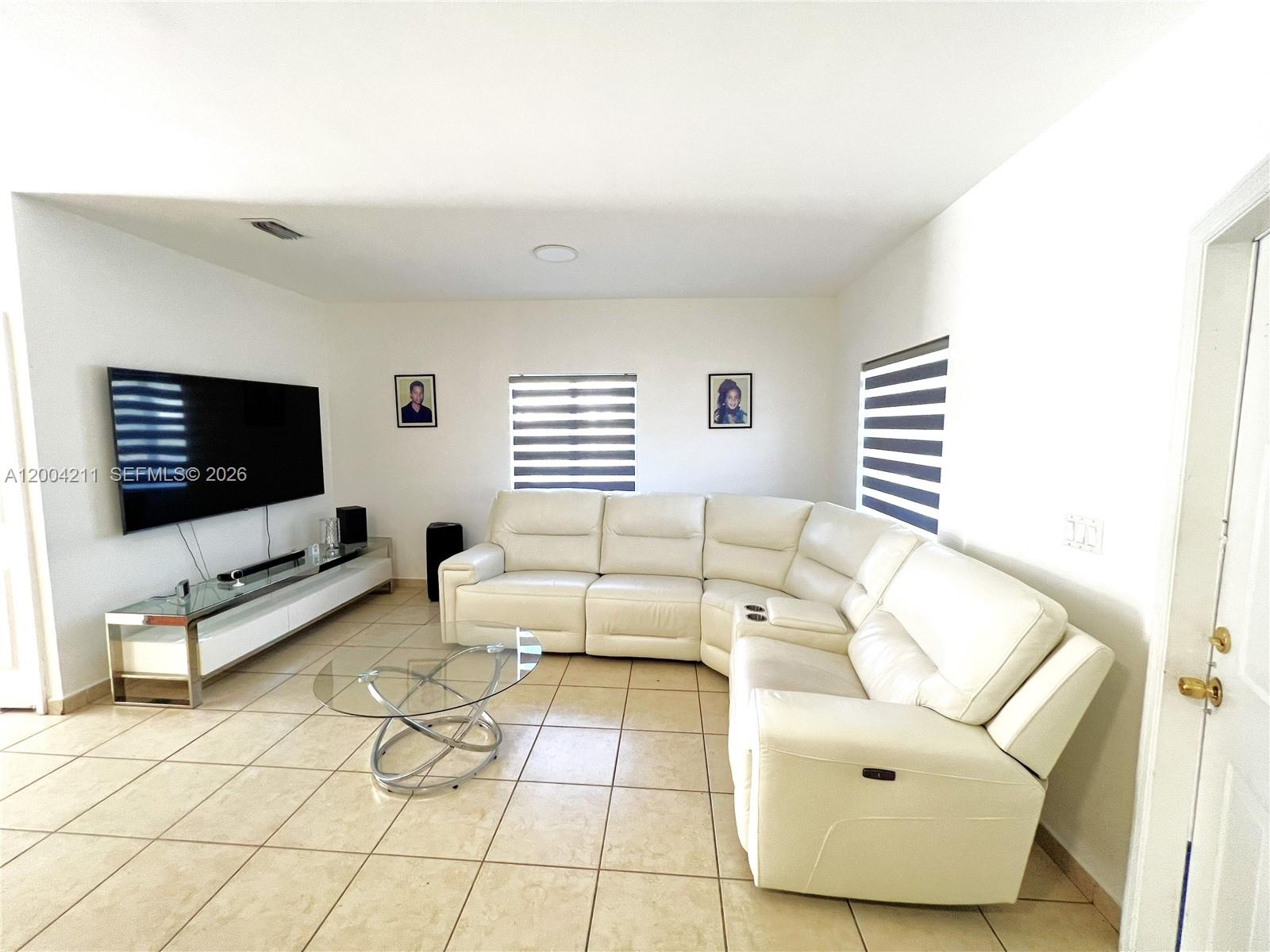 VENETIA GROVE - Residential