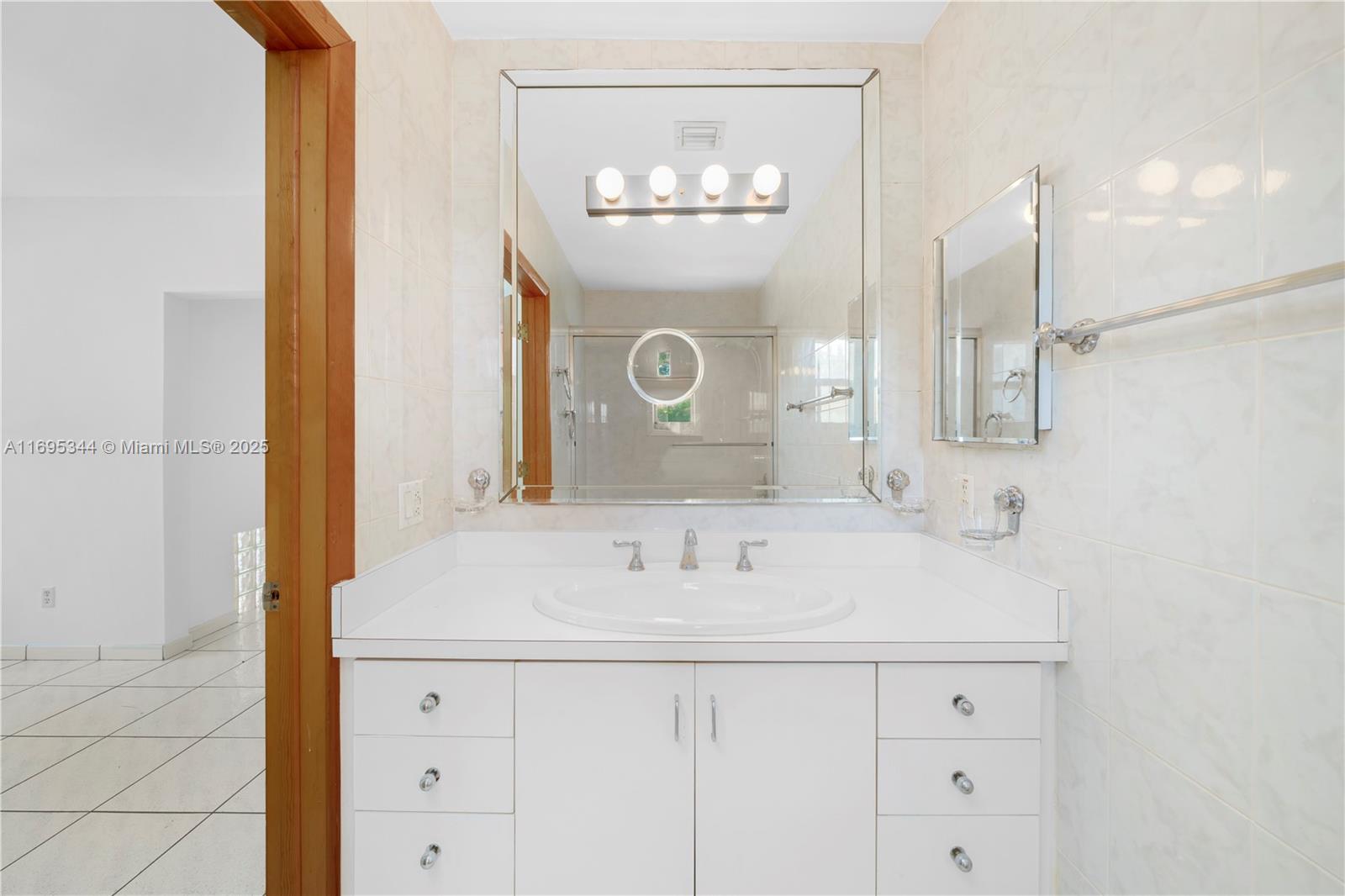 NAUTILUS EXTENSION 2ND - Residential