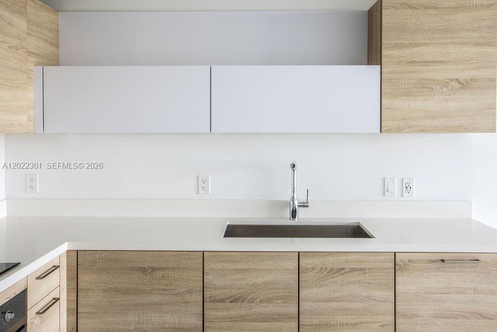 THE HARBOUR NORTH CONDO - Residential