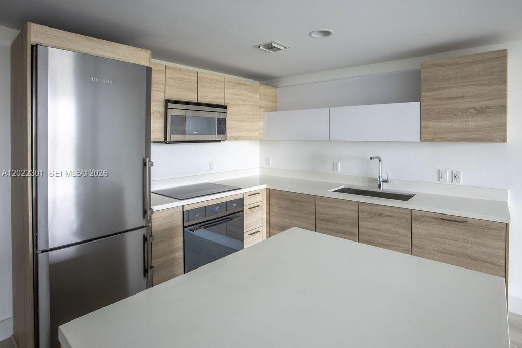 THE HARBOUR NORTH CONDO - Residential