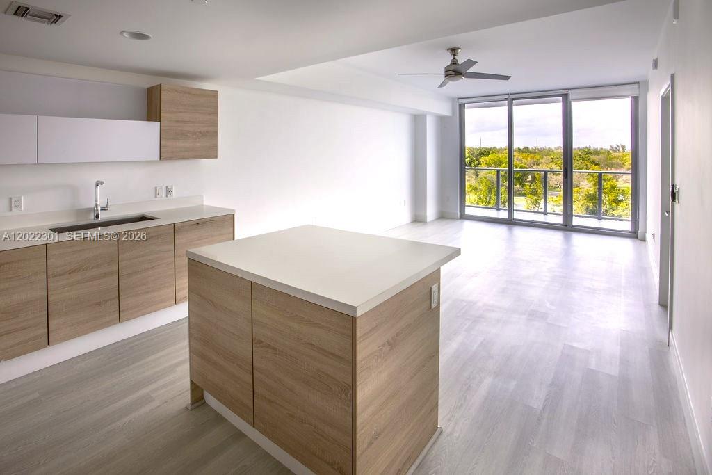 THE HARBOUR NORTH CONDO - Residential