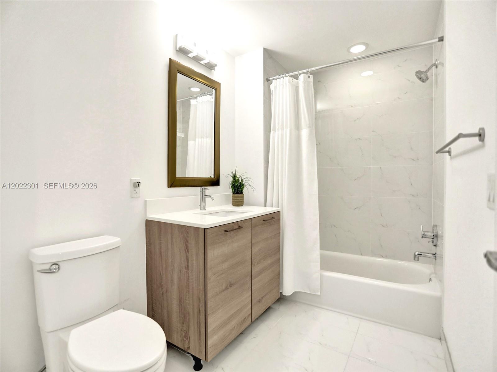 THE HARBOUR NORTH CONDO - Residential