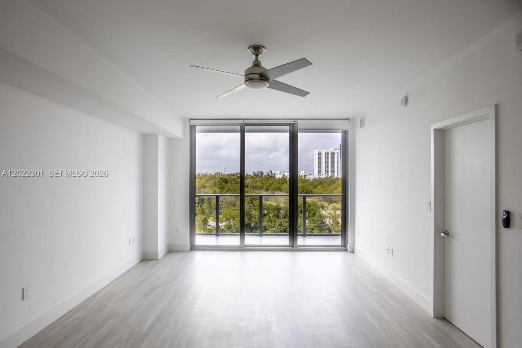 THE HARBOUR NORTH CONDO - Residential