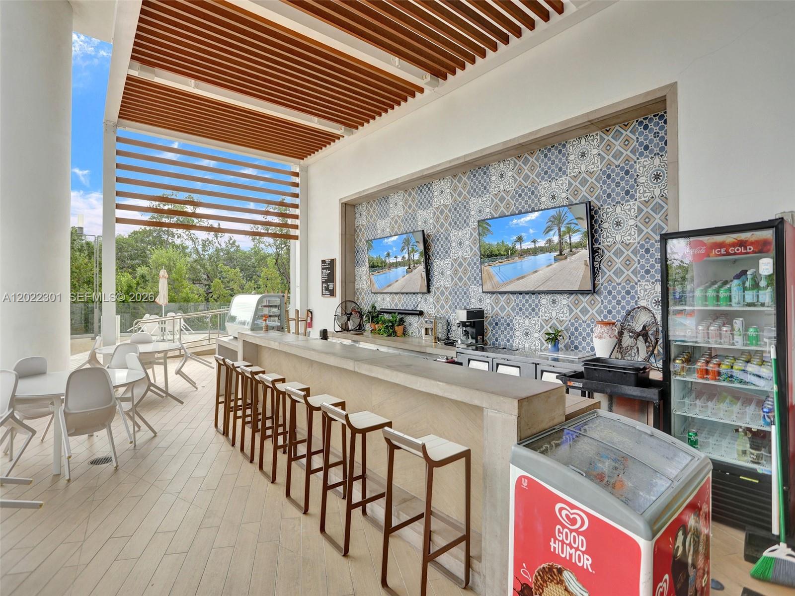 THE HARBOUR NORTH CONDO - Residential