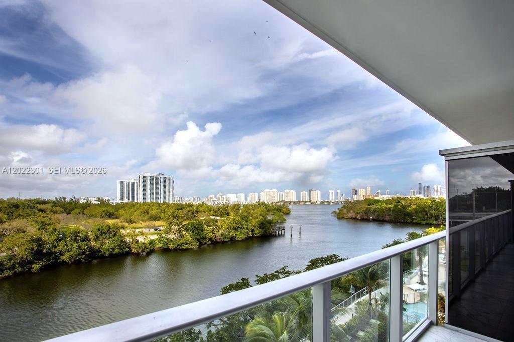 THE HARBOUR NORTH CONDO - Residential