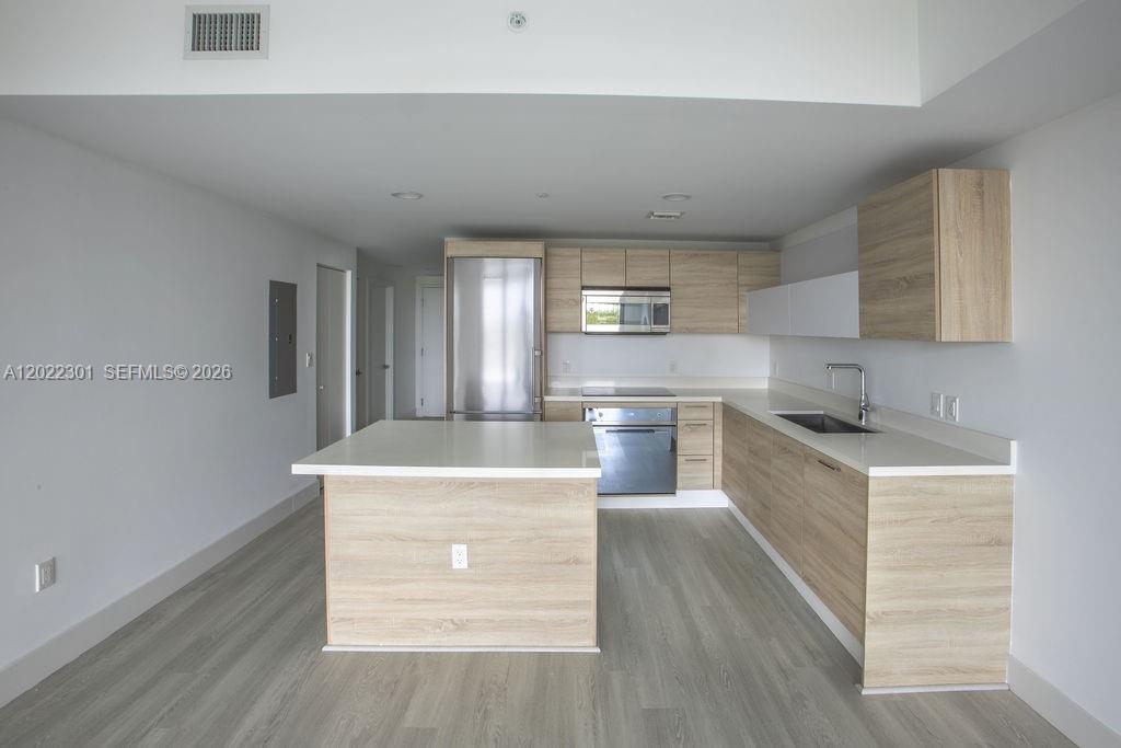 THE HARBOUR NORTH CONDO - Residential