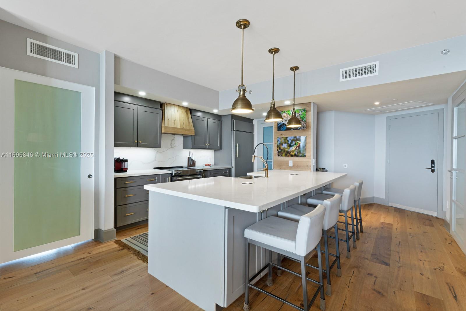 ICON SOUTH BEACH CONDO - Residential