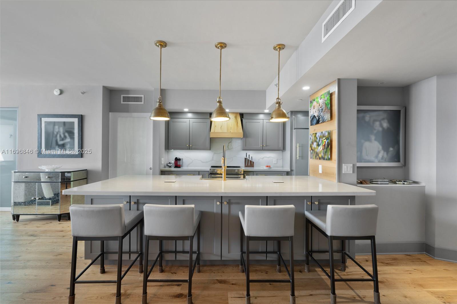 ICON SOUTH BEACH CONDO - Residential