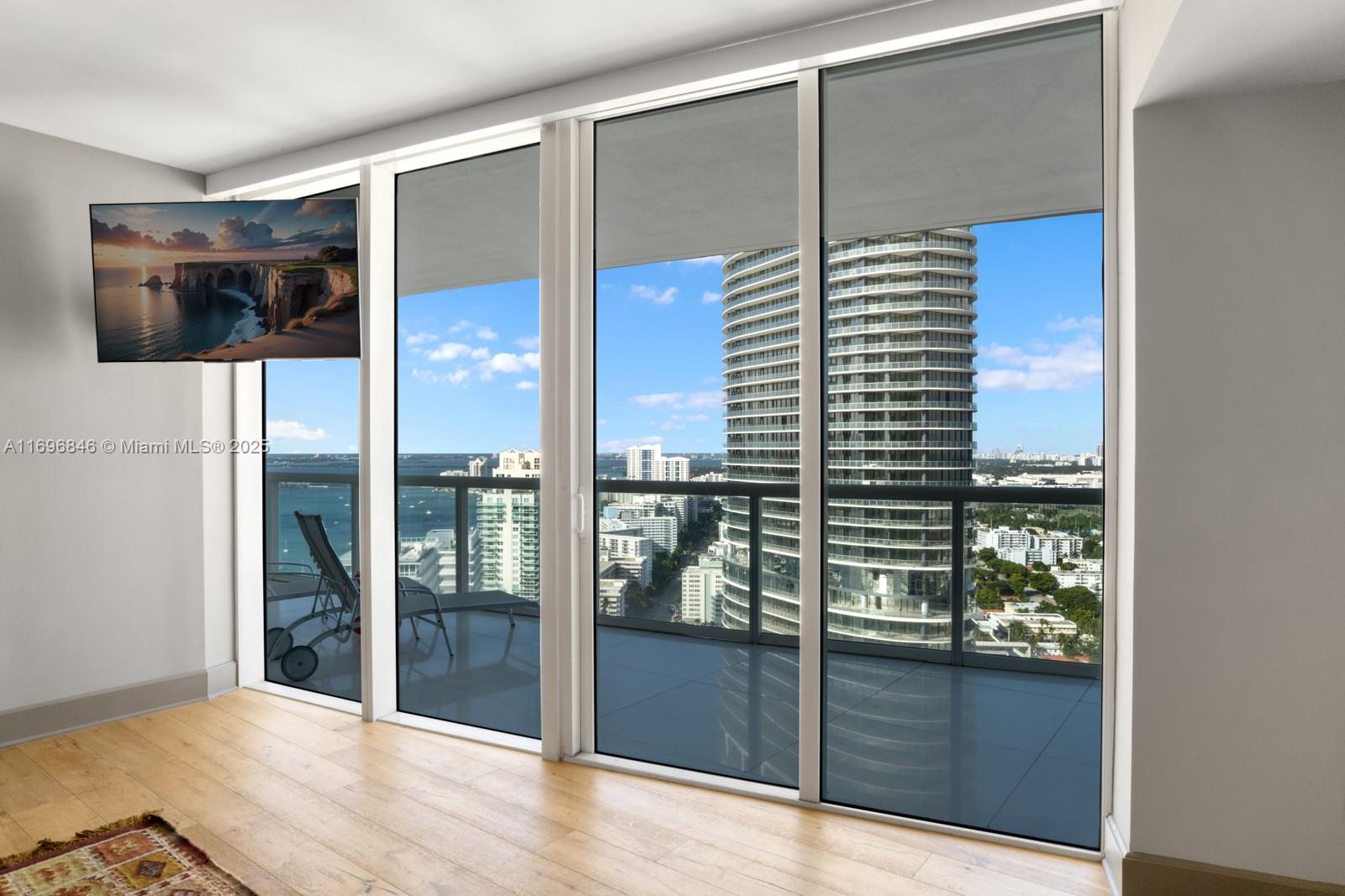 ICON SOUTH BEACH CONDO - Residential