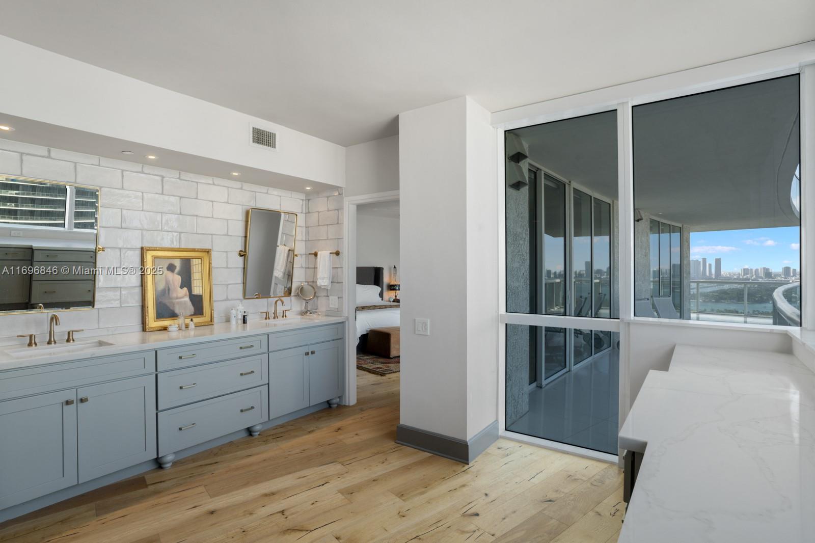 ICON SOUTH BEACH CONDO - Residential