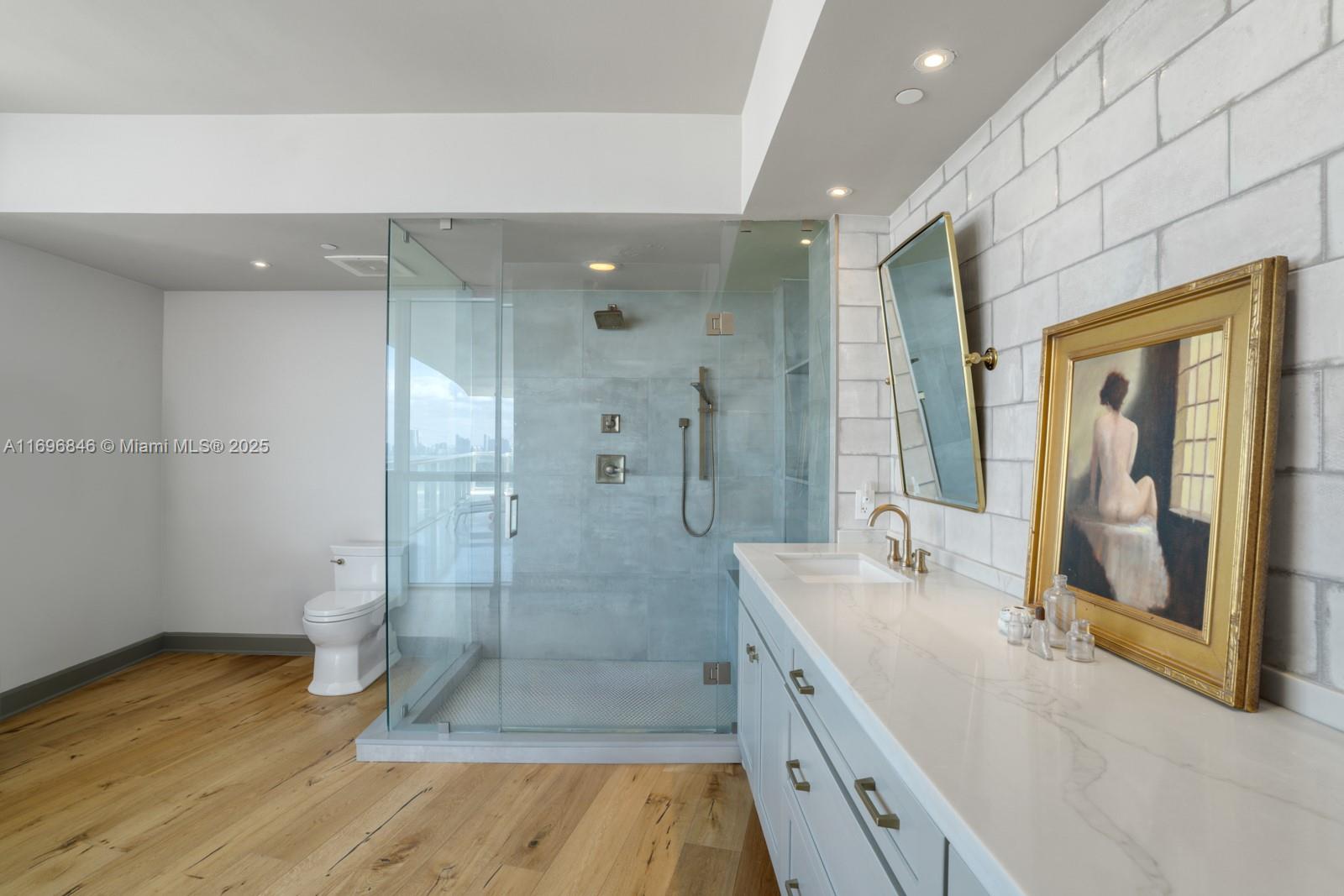 ICON SOUTH BEACH CONDO - Residential