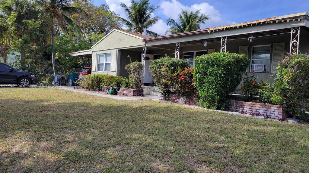 Photo of 123 NW 5th Ct, Boynton Beach, FL 33435 (MLS # A11542794)