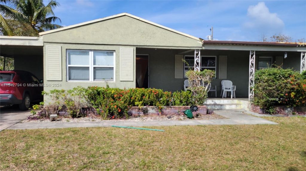 Photo of 123 NW 5th Ct, Boynton Beach, FL 33435 (MLS # A11542794)