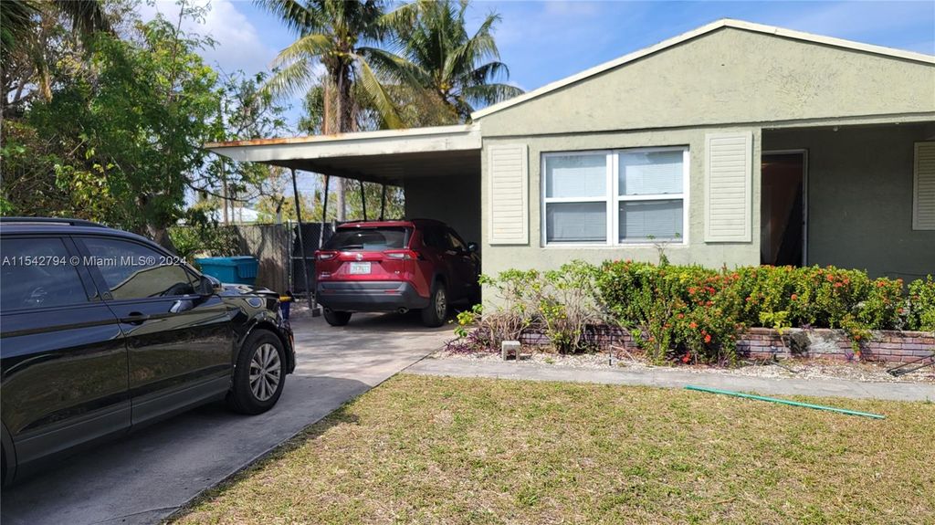 Photo of 123 NW 5th Ct, Boynton Beach, FL 33435 (MLS # A11542794)