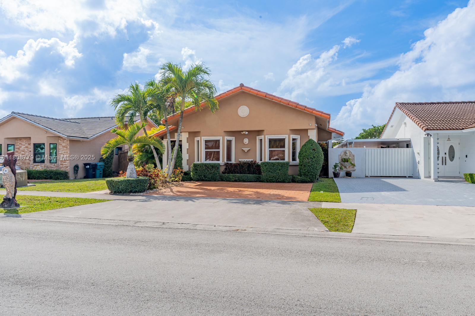 14590 Sw 51st St, Miami, Broward County, Florida - 3 Bedrooms  
2 Bathrooms - 