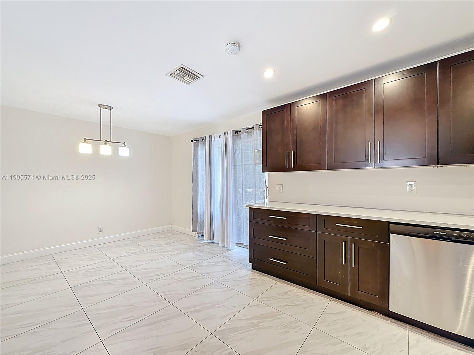 SUNRISE TOWNE PREFERRED 3 - Residential Lease