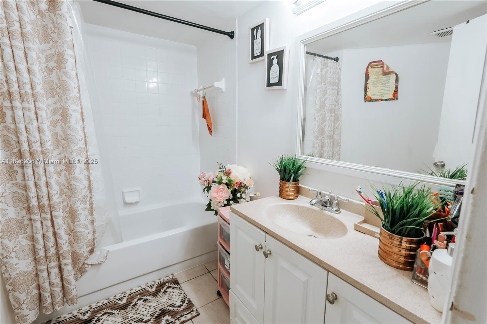 LAKE POINTE CONDOMINIUM - Residential