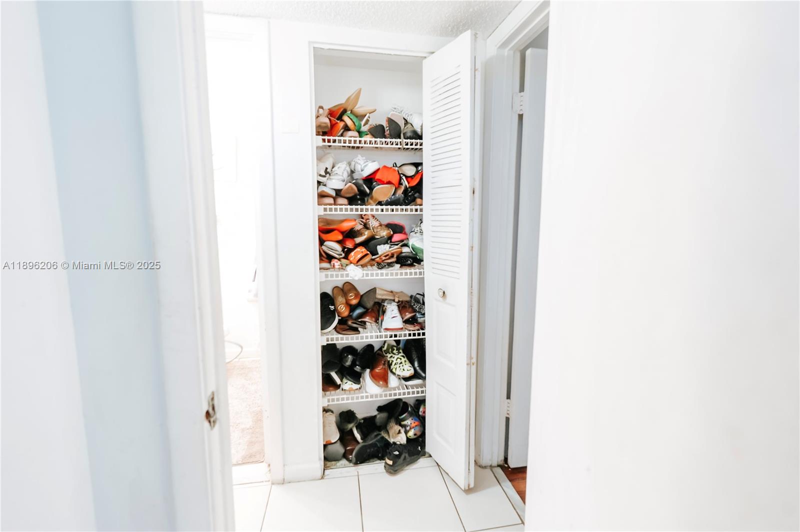 LAKE POINTE CONDOMINIUM - Residential