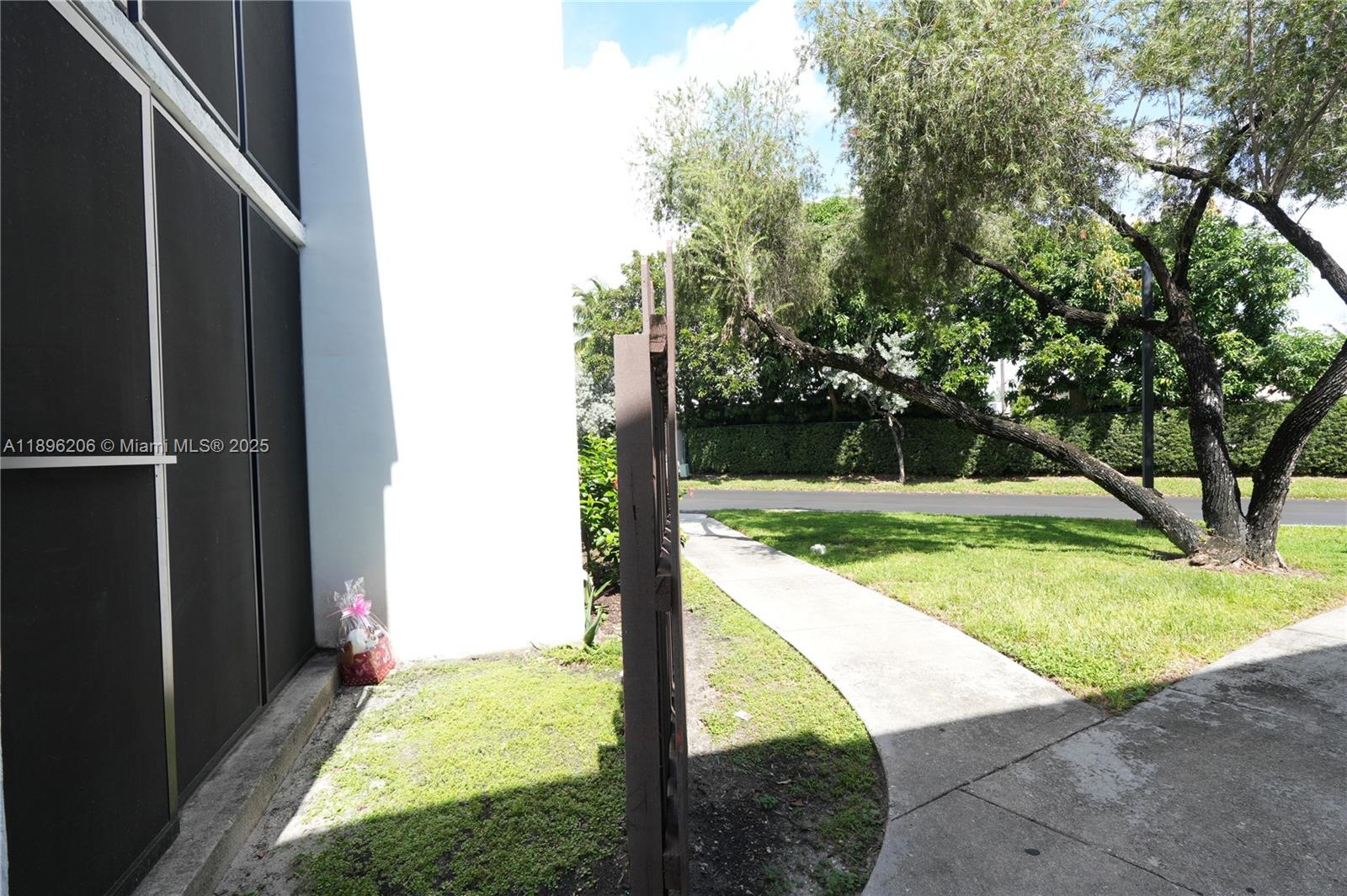 LAKE POINTE CONDOMINIUM - Residential