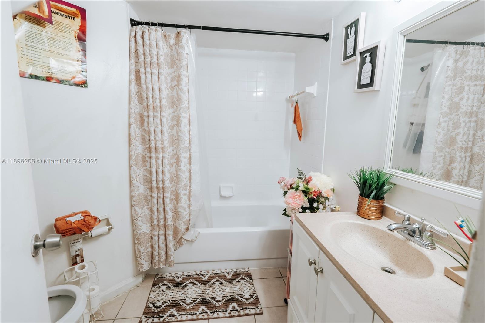 LAKE POINTE CONDOMINIUM - Residential