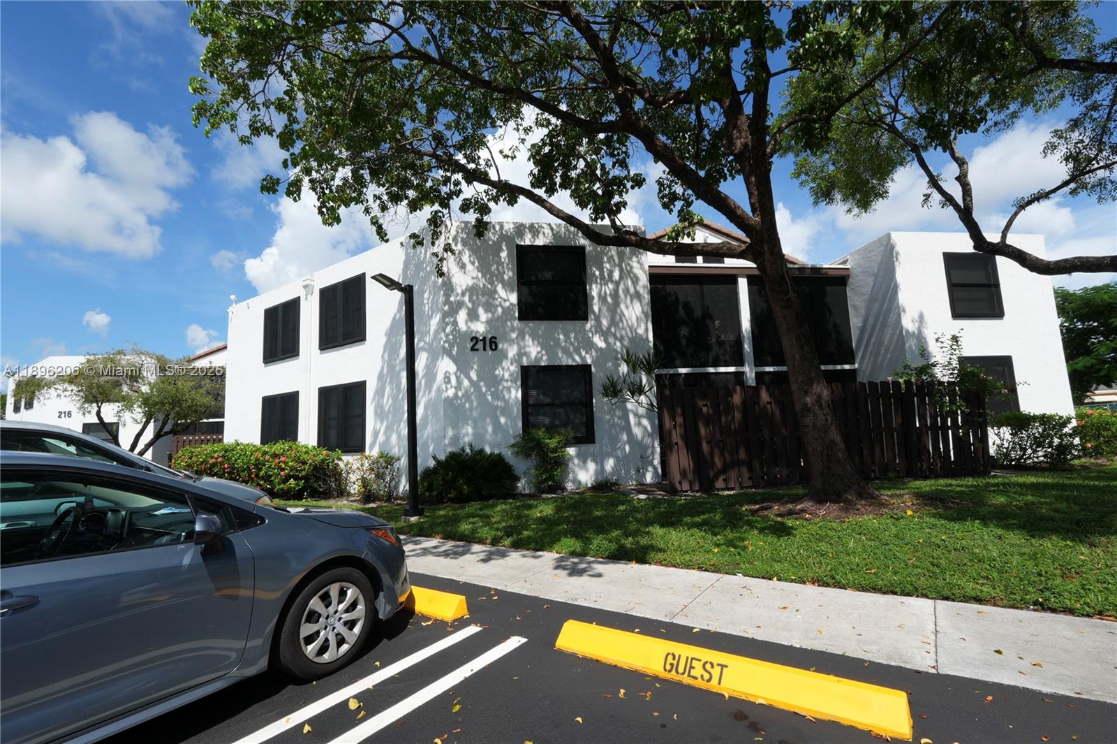 LAKE POINTE CONDOMINIUM - Residential