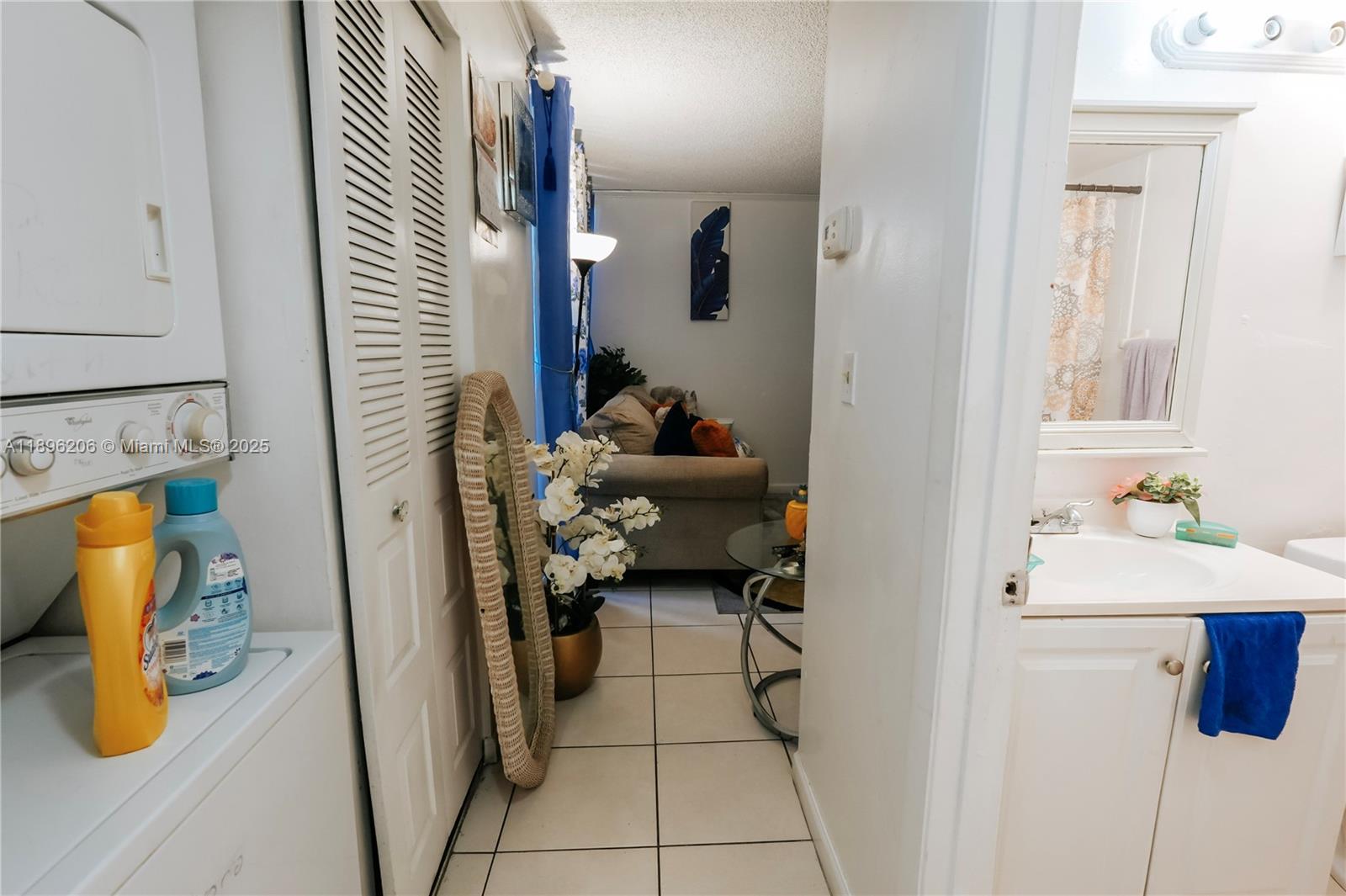 LAKE POINTE CONDOMINIUM - Residential