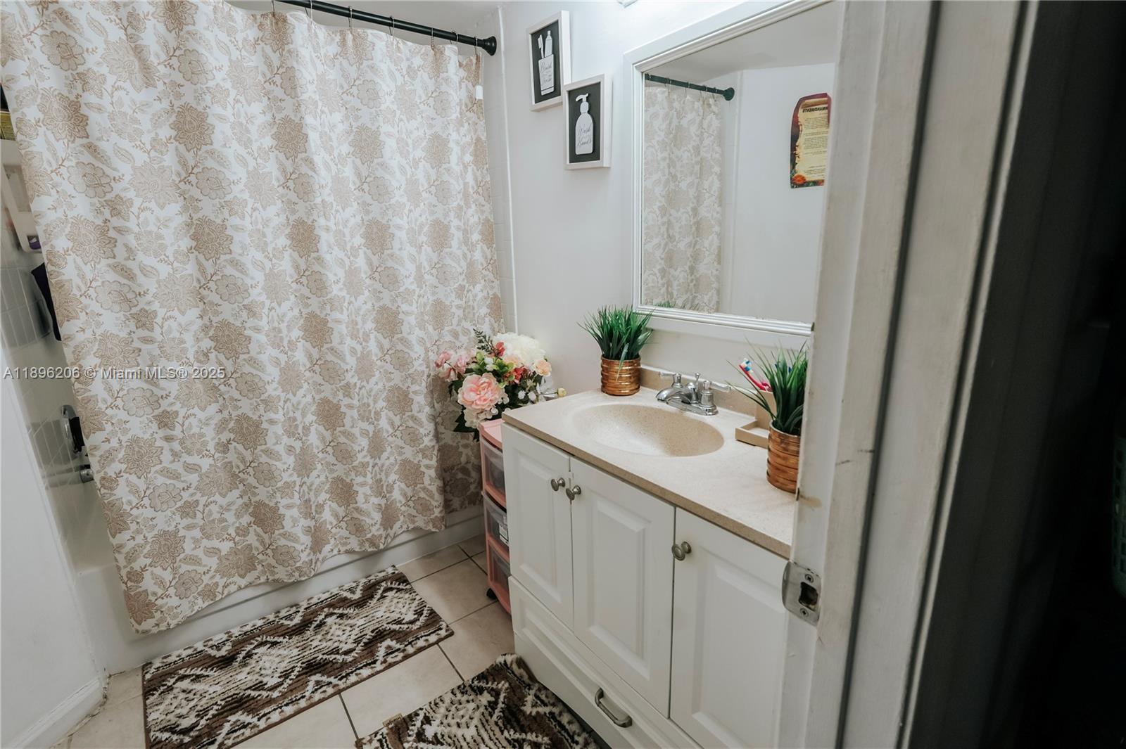 LAKE POINTE CONDOMINIUM - Residential