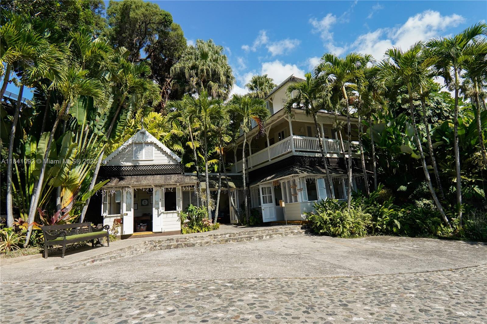 STRAWBERRY HILL HOTEL - Residential