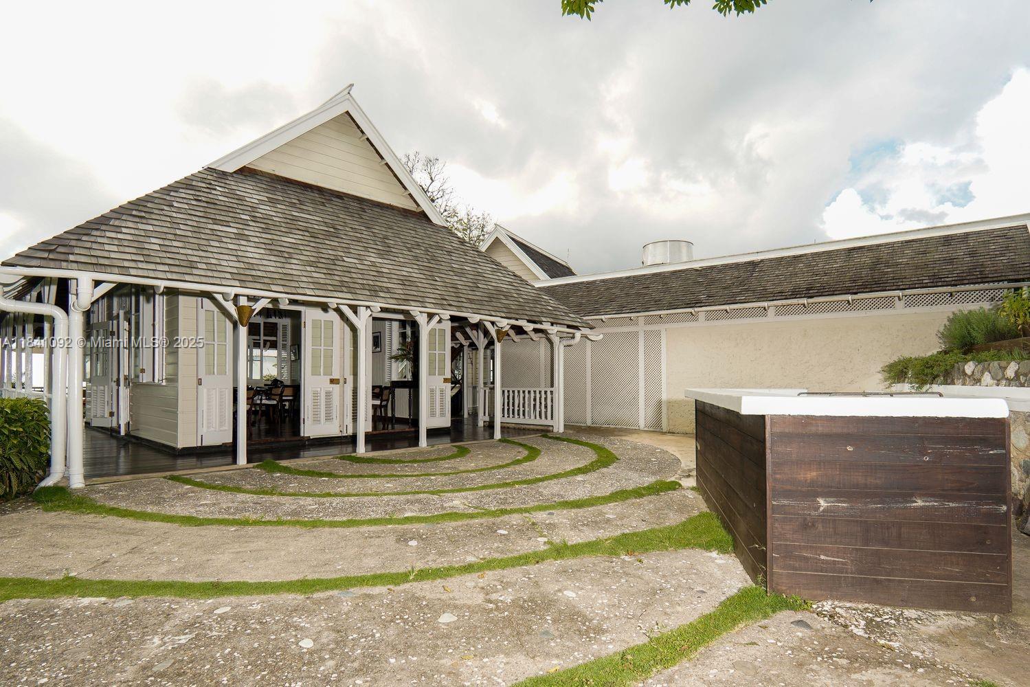 STRAWBERRY HILL HOTEL - Residential