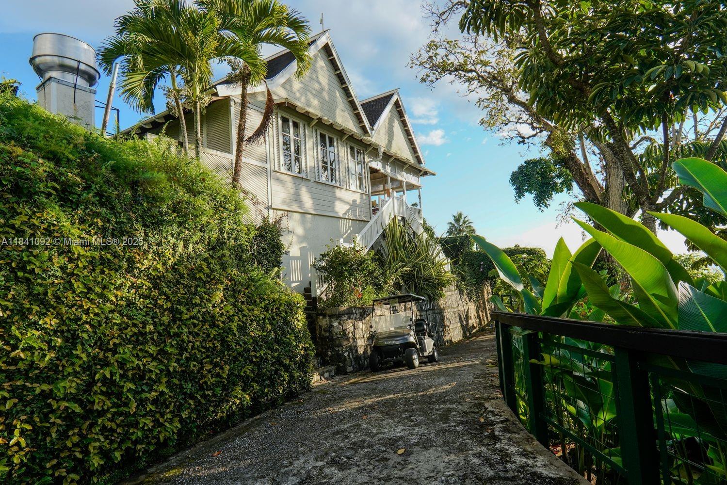 STRAWBERRY HILL HOTEL - Residential