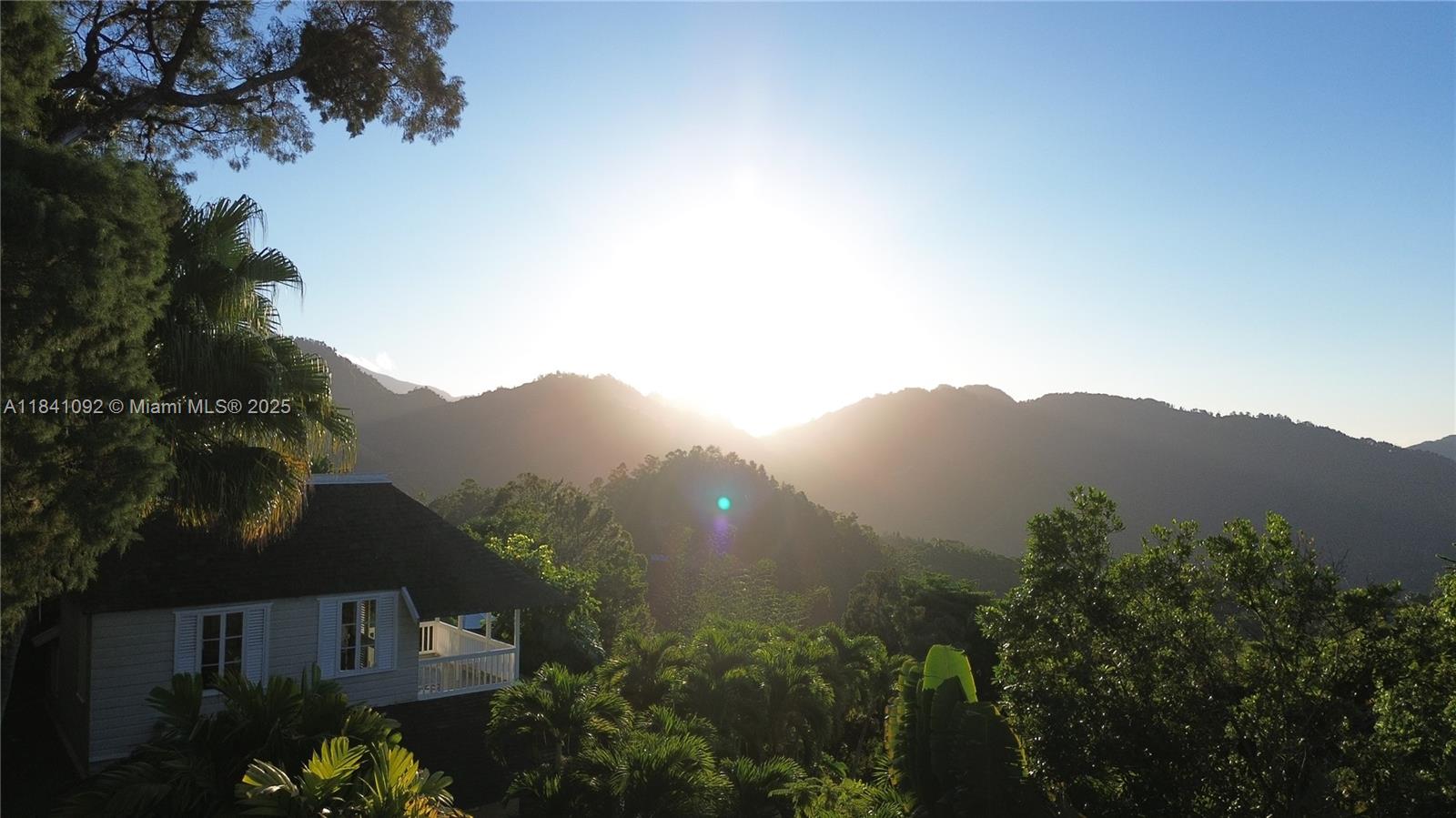 STRAWBERRY HILL HOTEL - Residential