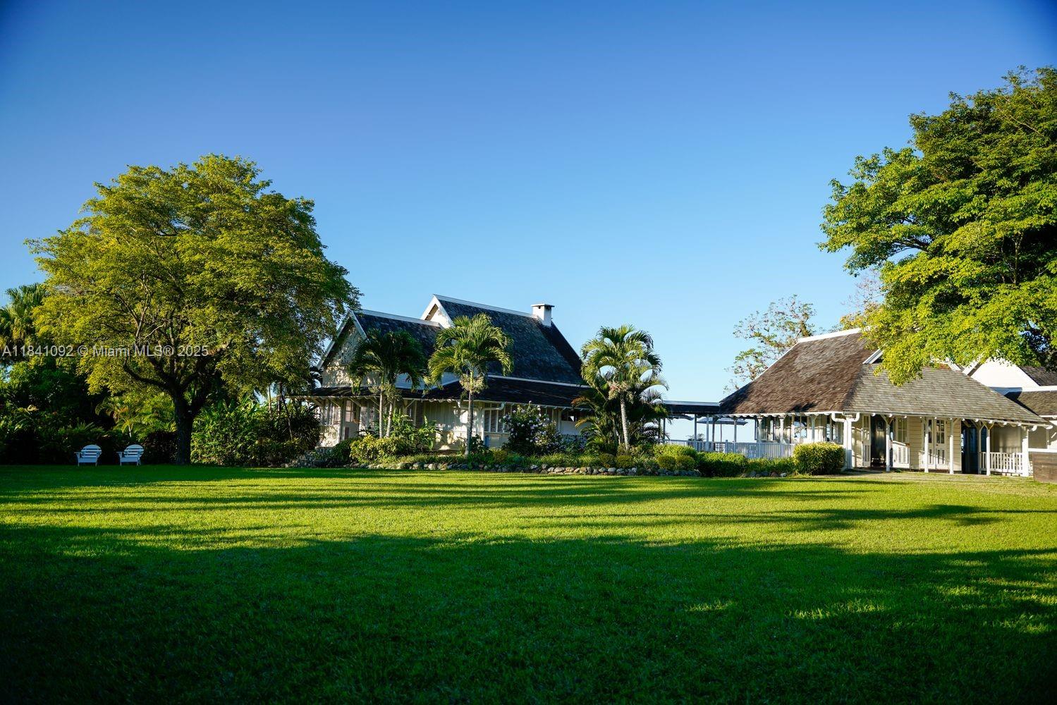 STRAWBERRY HILL HOTEL - Residential