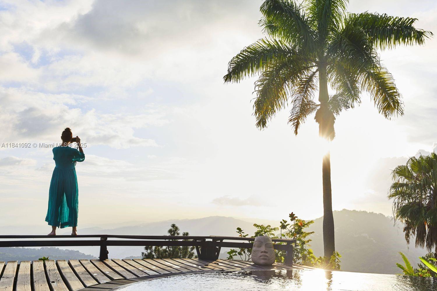 STRAWBERRY HILL HOTEL - Residential