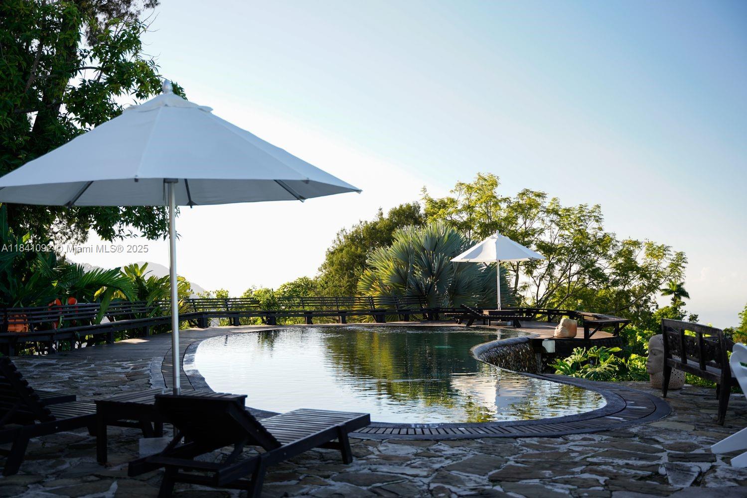 STRAWBERRY HILL HOTEL - Residential